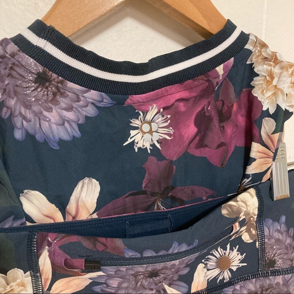 Sweaty Betty 2 piece set zero gravity beetle blue blooms ankle yoga leggings top - Picture 8 of 10